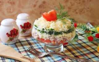 Пикантный салат с апельсином, яблоком, сыром и вареными яйцами