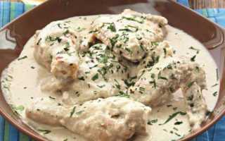 Запеченное куриное филе под сыром и помидорами в мультиварке