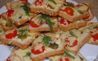 Бутерброды в духовке с колбасой и сыром