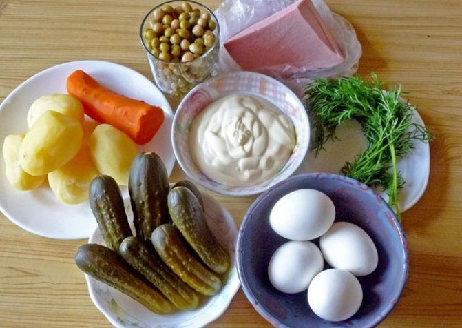 Оливье с колбасой и майонезом. Калорийность на 100 грамм, бжу. Рецепты