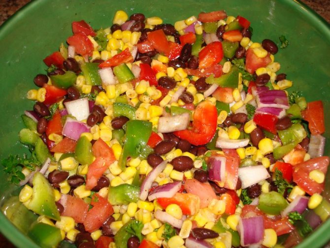 Салат с фасолью и консервированной кукурузой: самые вкусные рецепты
