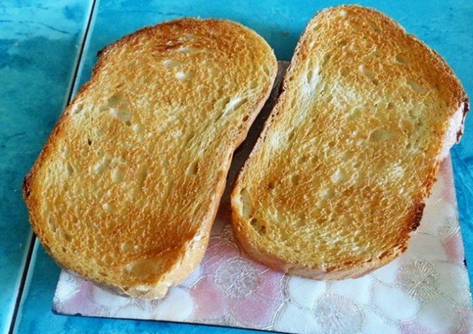 Сухой белый хлеб